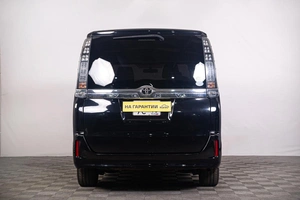 Минивэн Toyota Voxy 2015 года, 1699000 рублей, Томск
