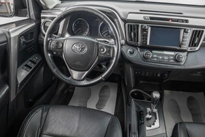 Внедорожник Toyota RAV4 2017 года, 2299000 рублей, Барнаул