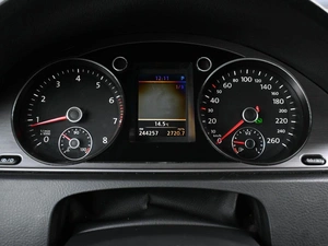 Седан Volkswagen Passat 2012 года, 999000 рублей, Кирилловка