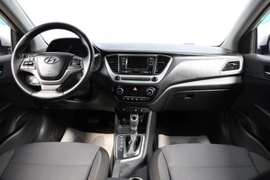 Седан Hyundai Solaris 2017 года, 999000 рублей, Новосибирск