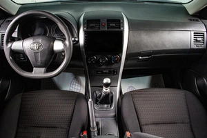 Седан Toyota Corolla 2012 года, 1029000 рублей, Сургут