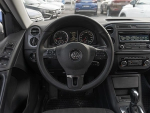 Внедорожник Volkswagen Tiguan 2011 года, 1299000 рублей, Саратов
