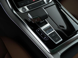 Внедорожник Audi Q8 2023 года, 10176046 рублей, Москва