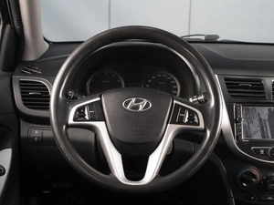 Седан Hyundai Solaris 2014 года, 990000 рублей, Омск