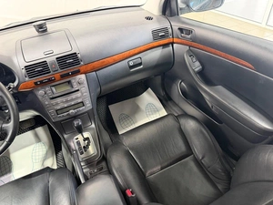 Универсал Toyota Avensis 2006 года, 759000 рублей, Красноярск