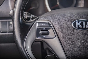 Седан Kia Rio 2016 года, 999000 рублей, Томск