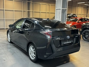 Лифтбек Toyota Prius 2017 года, 1747000 рублей, Красноярск
