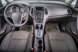 Седан Opel Astra 2012 года, 799000 рублей, Томск