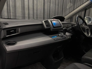 Минивэн Honda Freed 2012 года, 929000 рублей, Красноярск