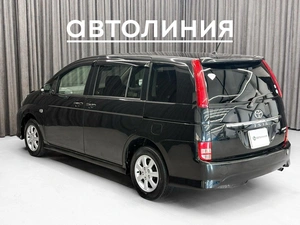 Минивэн Toyota Isis 2011 года, 1220000 рублей, Красноярск