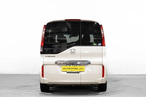 Минивэн Honda Stepwgn 2015 года, 1889000 рублей, Барнаул