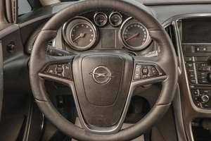 Хетчбэк Opel Astra 2012 года, 749000 рублей, Челябинск