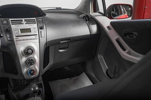 Хетчбэк Toyota Yaris 2006 года, 579000 рублей, Томск