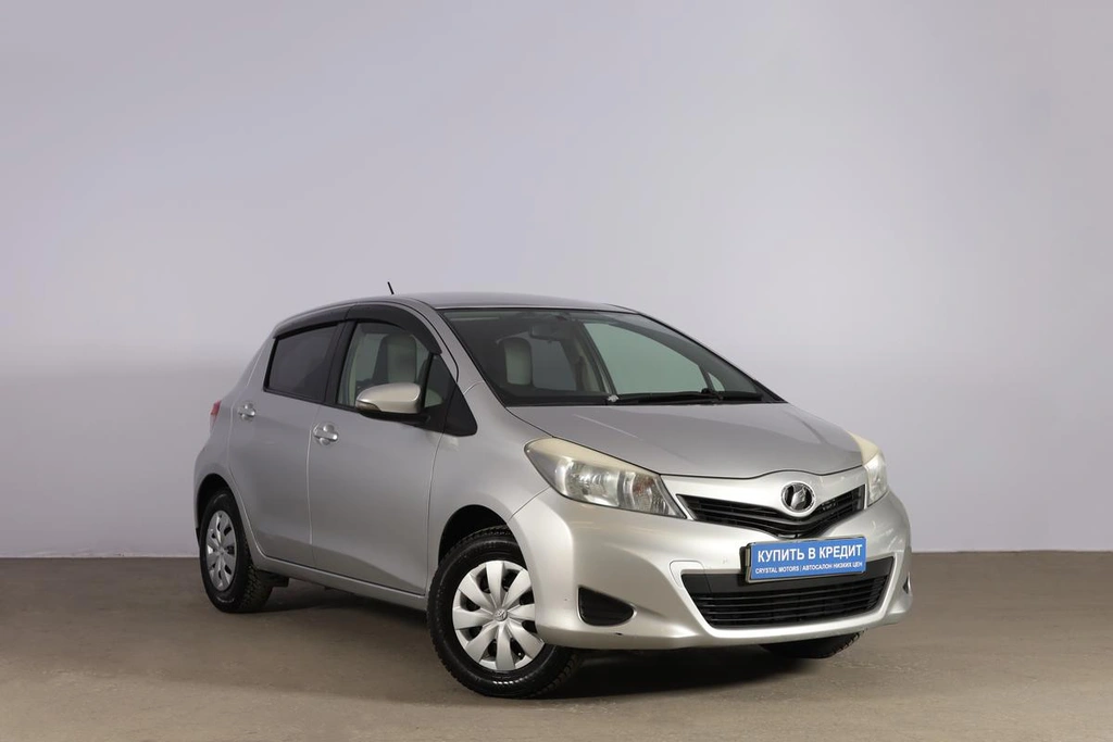 Хетчбэк Toyota Vitz 2012 года, 849000 рублей, Новосибирск