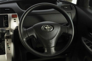 Хетчбэк Toyota Ractis 2010 года, 949000 рублей, Новосибирск