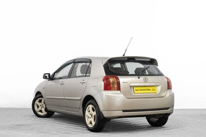 Хетчбэк Toyota Corolla 2005 года, 829000 рублей, Барнаул