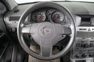 Седан Opel Astra 2010 года, 689000 рублей, Пермь