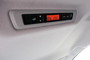 Минивэн Toyota Voxy 2014 года, 2049000 рублей, Красноярск