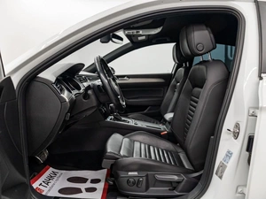 Седан Volkswagen Passat 2018 года, 2300000 рублей, Красноярск