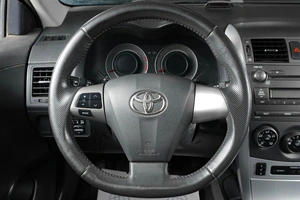 Седан Toyota Corolla 2012 года, 699000 рублей, Тюмень