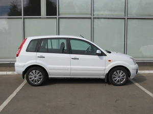 Хэтчбек Ford Fusion 2010 года, 690000 рублей, Брянск