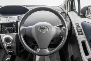 Хетчбэк Toyota Vitz 2006 года, 599000 рублей, Барнаул