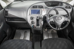 Хетчбэк Toyota Ractis 2006 года, 709000 рублей, Барнаул