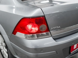 Седан Opel Astra 2013 года, 799000 рублей, Красноярск
