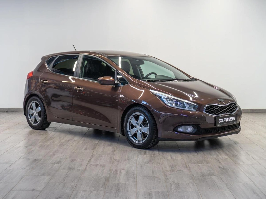 Хетчбэк Kia Ceed 2012 года, 939000 рублей, Саратов