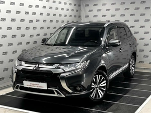 Внедорожник Mitsubishi Outlander 2018 года, 2017600 рублей, Красноярск