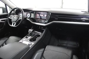 Внедорожник Volkswagen Touareg 2019 года, 4850000 рублей, Красноярск