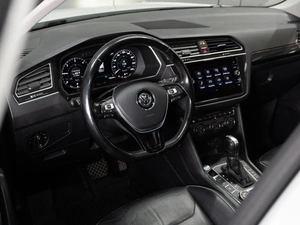 Внедорожник Volkswagen Tiguan 2017 года, 2349000 рублей, Тюмень
