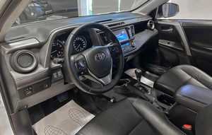 Внедорожник Toyota RAV4 2017 года, 2470000 рублей, Красноярск