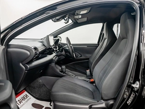 Хетчбэк Toyota Yaris 2020 года, 1075000 рублей, Красноярск