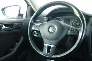 Седан Volkswagen Jetta 2013 года, 1039000 рублей, Омск