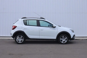 Хэтчбек Renault Sandero 2022 года, 1380000 рублей, Брянск