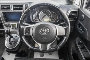 Хетчбэк Toyota Ractis 2011 года, 839000 рублей, Барнаул
