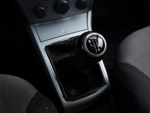 Седан Opel Astra 2011 года, 729000 рублей, Саратов