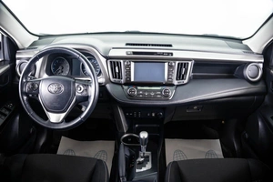 Внедорожник Toyota RAV4 2017 года, 2199000 рублей, Пермь