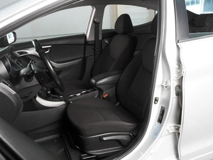 Седан Hyundai Elantra 2015 года, 1180000 рублей, Красный Пахарь