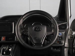 Минивэн Toyota Voxy 2014 года, 1730000 рублей, Омск