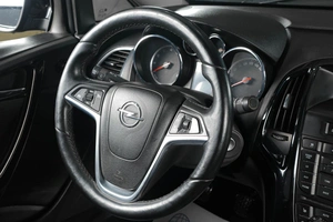 Седан Opel Astra 2012 года, 719000 рублей, Тюмень