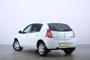 Хетчбэк Renault Sandero 2012 года, 529000 рублей, Омск