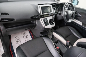 Минивэн Toyota Wish 2016 года, 1749000 рублей, Красноярск