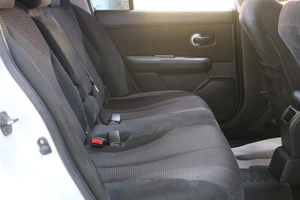 Хетчбэк Nissan Tiida 2013 года, 969000 рублей, Омск