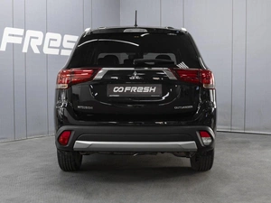 Внедорожник Mitsubishi Outlander 2015 года, 1850000 рублей, Омск