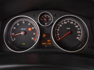 Седан Opel Astra 2011 года, 589000 рублей, Воронеж