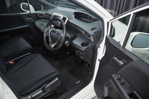 Минивэн Honda Freed 2011 года, 1049000 рублей, Красноярск