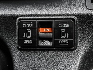 Минивэн Toyota Sienta 2015 года, 1319000 рублей, Кирилловка