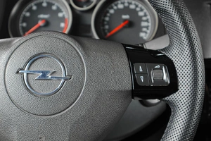 Хетчбэк Opel Astra GTC 2010 года, 599000 рублей, Тюмень